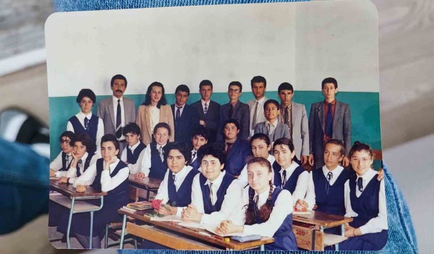 45 Yıllık Öğretmene Unutulmaz Veda! Eşinin Sürprizi Gözyaşlarına Boğdu