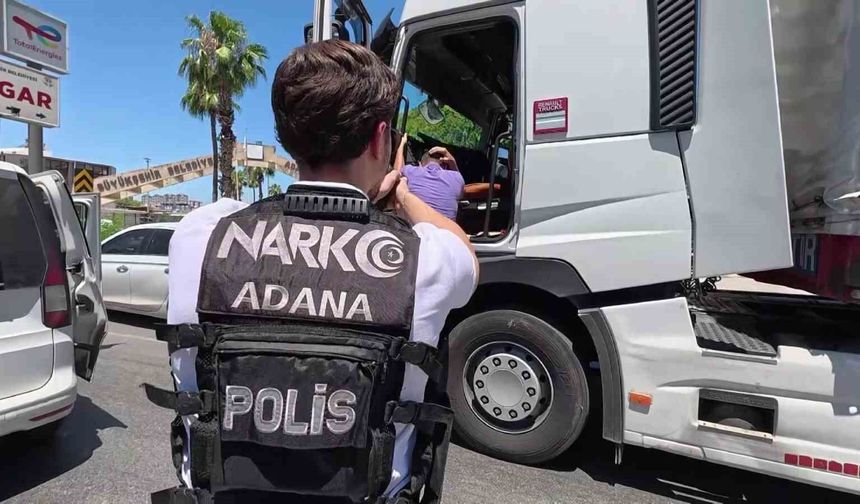 Adana'da Dev Uyuşturucu Operasyonu! Tırdan 1 Milyon 800 Bin Hap Çıktı