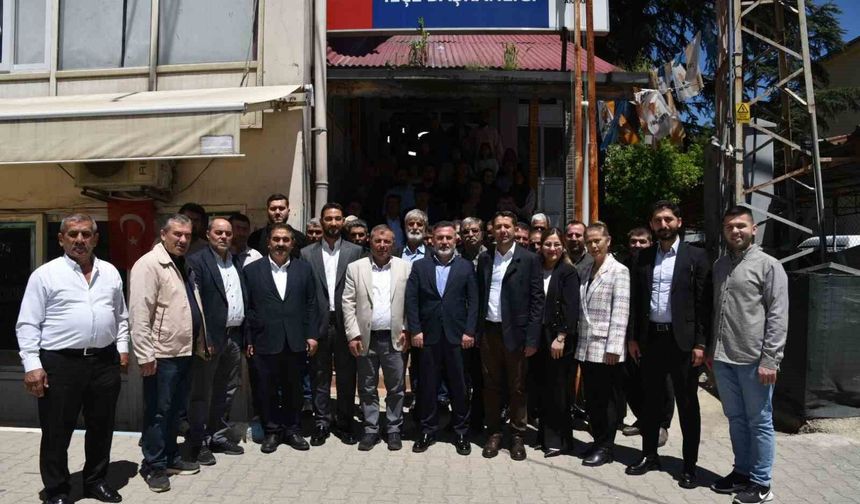 AK Parti Adana Teşkilatı Bayramda Sahaya İndi! İlçe İlçe Vatandaşlarla Buluştular