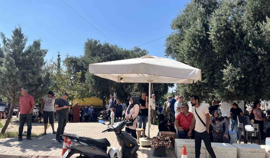 Adana’da YKS Heyecanı: Babalar Gününde Evlat Nöbeti