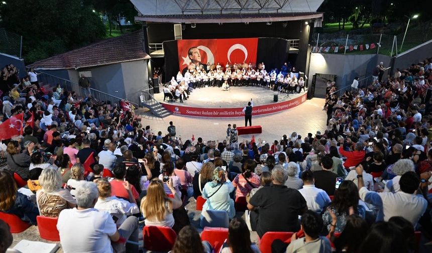 Çukurova'da Üç Günlük Sanat Şöleni! Amfi Tiyatro Tıklım Tıklım Doldu
