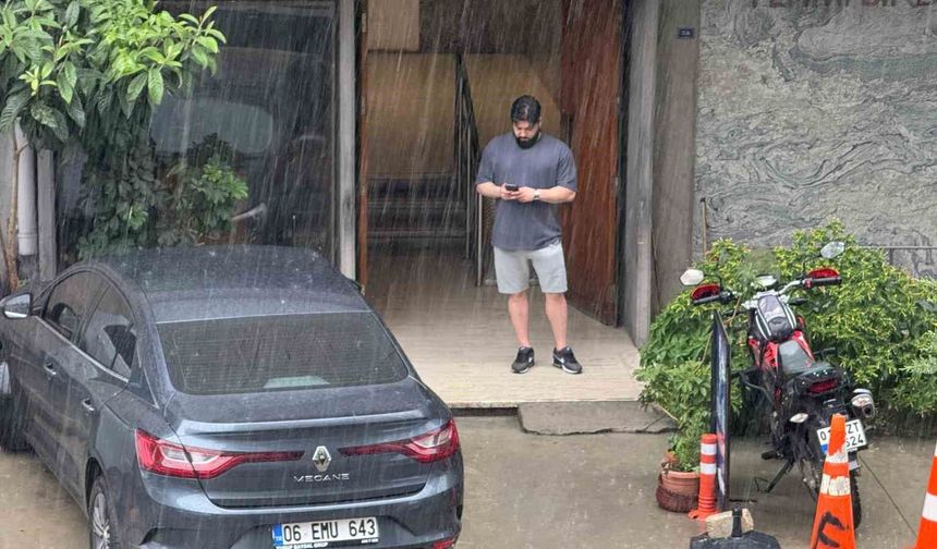 Adana'da Temmuz Sürprizi! Kavurucu Sıcağın Ardından Yağmur Geldi