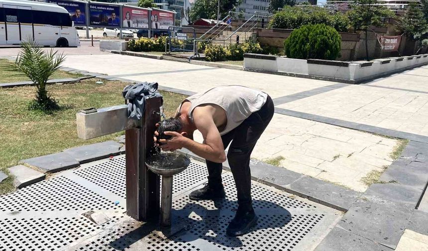 Adana Sıcağı Bunaltıyor: "Yanıyoruz" Sözleri Dikkat Çekti
