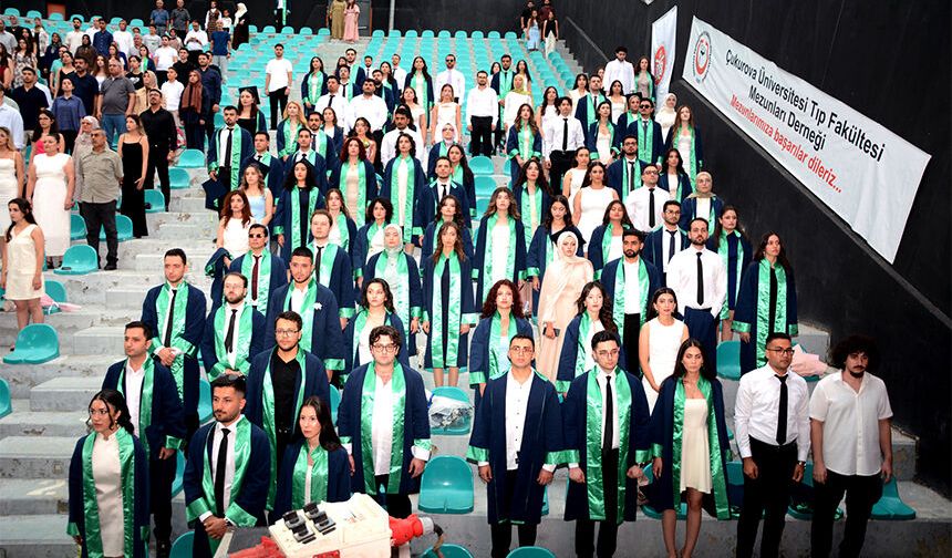 Çukurova Üniversitesi'nde Duygu Dolu Mezuniyet! 257 Doktor Yemin Etti