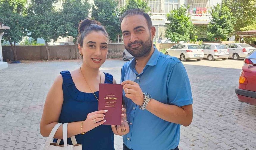 "VIP Değil, Halka Açık Olalım" Deyip Düğüne Dolmuşla Gittiler!