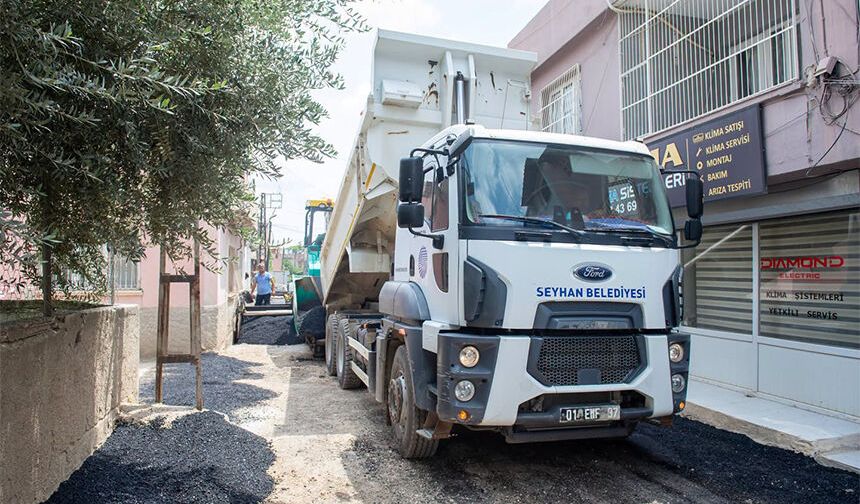Seyhan'da Asfalt Seferberliği Hız Kesmiyor! Mahalleler Tek Tek Yenileniyor