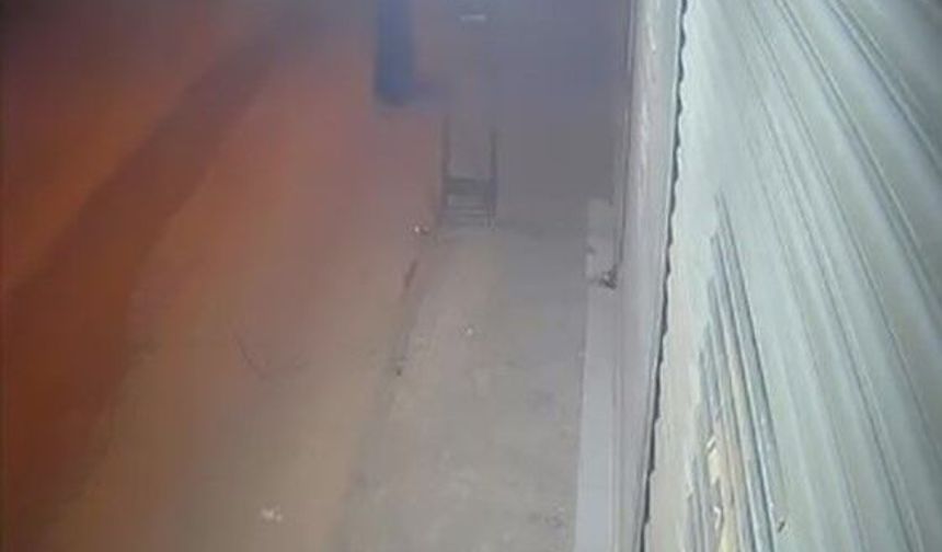 Kadın Kılığına Girerek Saldırdı!