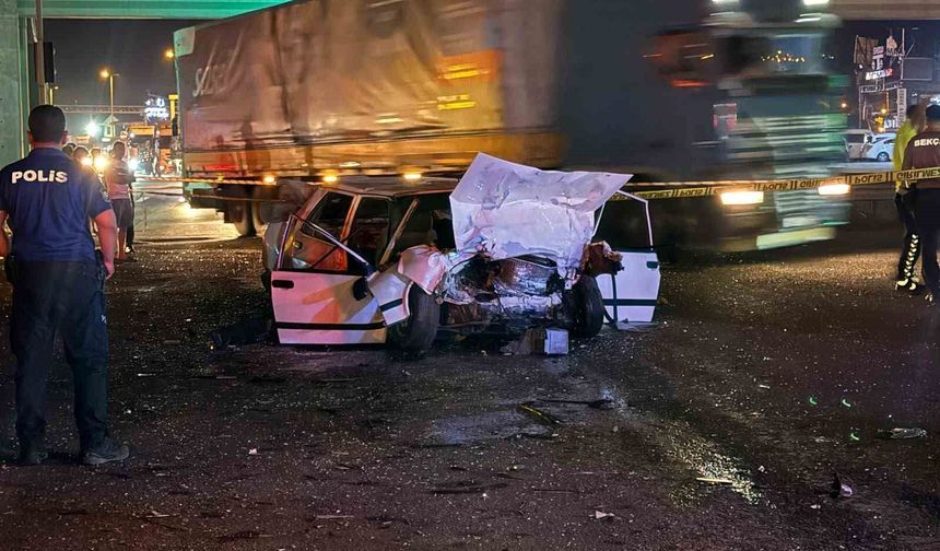 Adana'da Feci Kaza! Tofaş Hurdaya Döndü, Genç Sürücü Hayatını Kaybetti