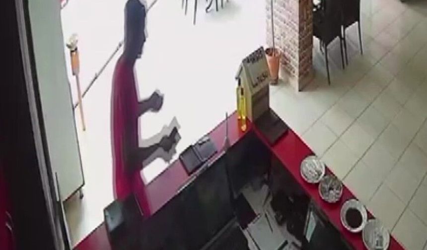 Adana'da Pes Dedirten Yöntem: Restoran ve Camiyi Aynı Bahane ile Soydu