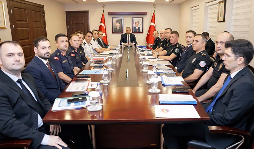 Adana'da Kritik Güvenlik Zirvesi! Vali Mustafa Yavuz'dan Dikkat Çeken Mesajlar