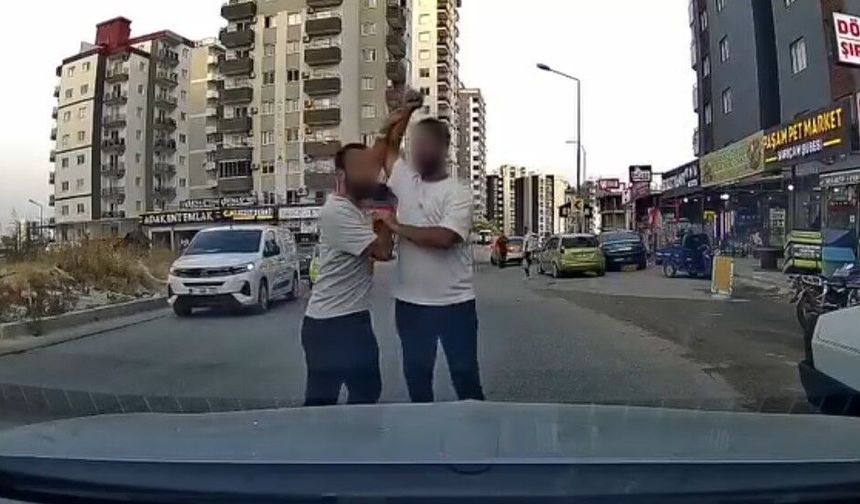 Adana Trafiğinde Dehşet! Yol Verme Tartışmasında Testere İddiası