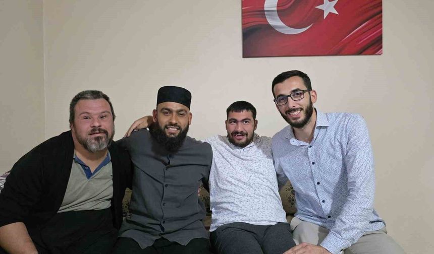 Adana'da Savaş'ın Ezan Sevgisi Herkesi Duygulandırdı! Hayali Gerçek Oldu