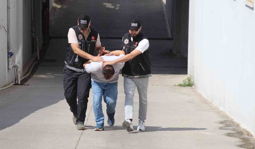 Adana’da Evden Çıkanlar Şoke Etti! 283 Bin Sentetik Hap Ele Geçirildi