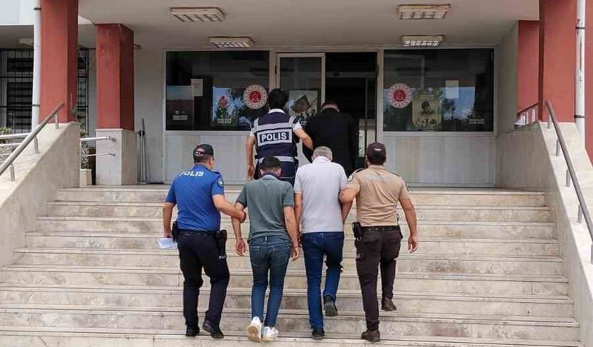 Adana’da Şüpheli Araç Durduruldu, İçinden Binlerce Uyuşturucu Hap Çıktı
