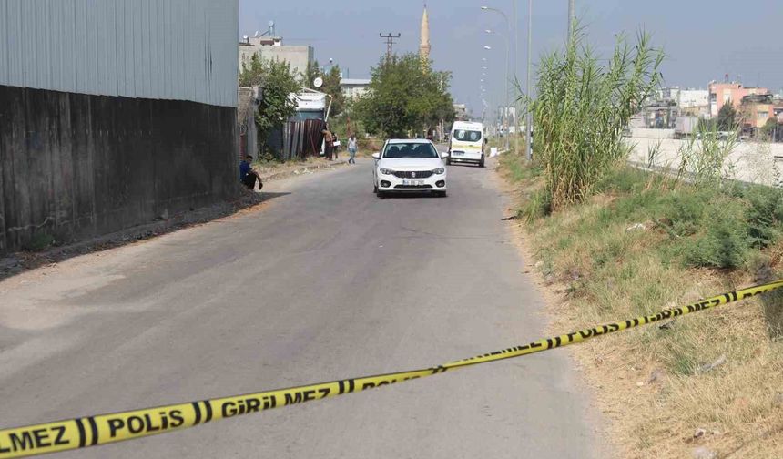 Adana'da Seyir Halindeki Araca Kurşun Yağdı!