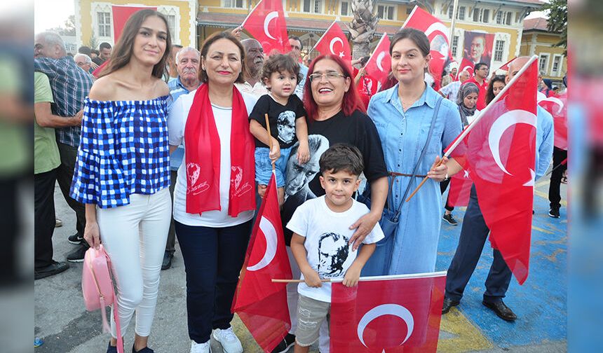 Müzeyyen Şevkin’den 30 Ağustos Mesajı: “Bağımsızlığın Ve Özgürlüğün Sönmeyen Meşalesidir”