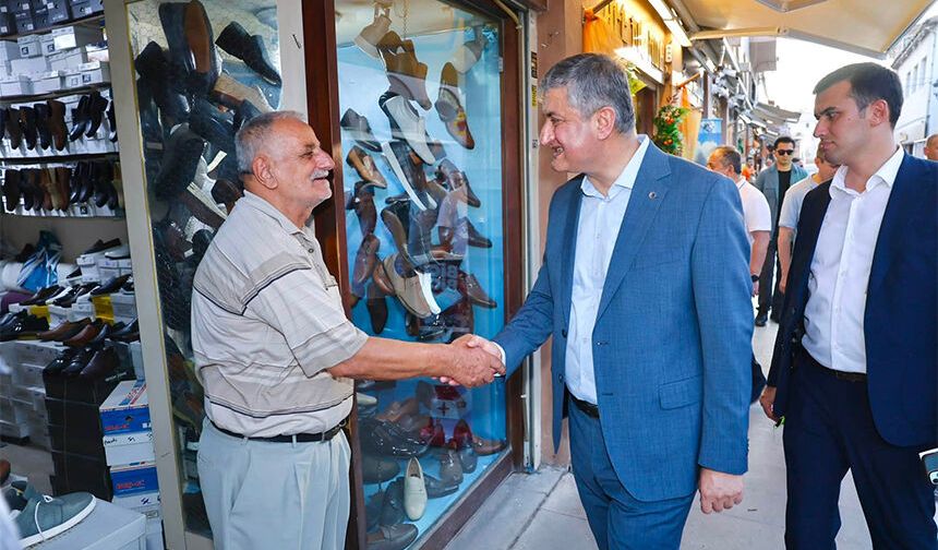 Seyhan'da Sıcak Buluşma! Vali Yavuz Esnafı Tek Tek Ziyaret Etti