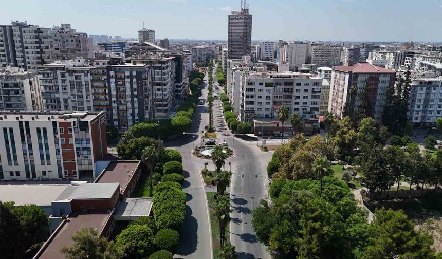 Adana'da Sıcak Alarmı! Kentin En Kalabalık Noktaları Bomboş Kaldı