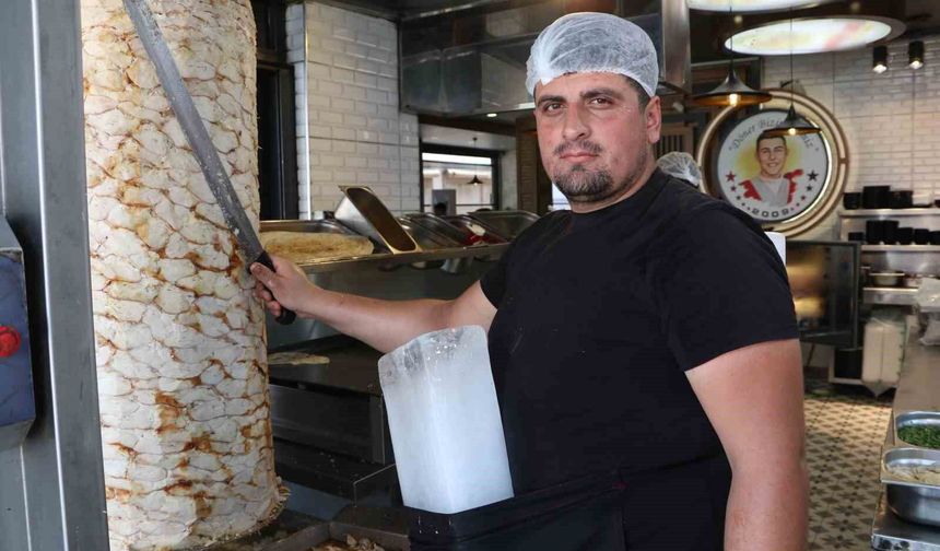 Sıcaktan Bunalan Döner Ustası Bakın Ne Yaptı!