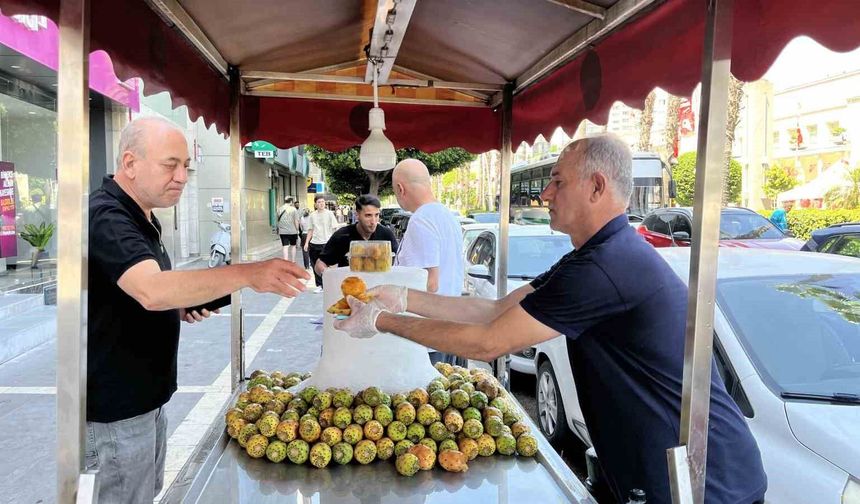 Adana'nın Kavurucu Sıcağında Herkes Aynı Meyvenin Peşinde!