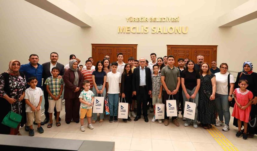 Yüreğir’de Büyük Başarı! LGS ve YKS’de Dereceye Giren Öğrencilere Özel Ödül