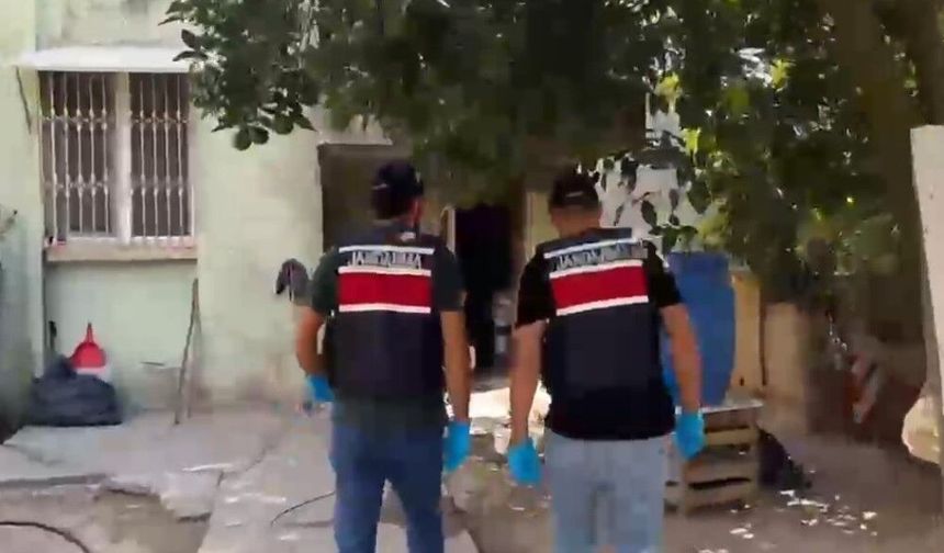 Adana’da Bir Eve Operasyon: 1 Ton 670 Litre Kaçak Alkol Bulundu