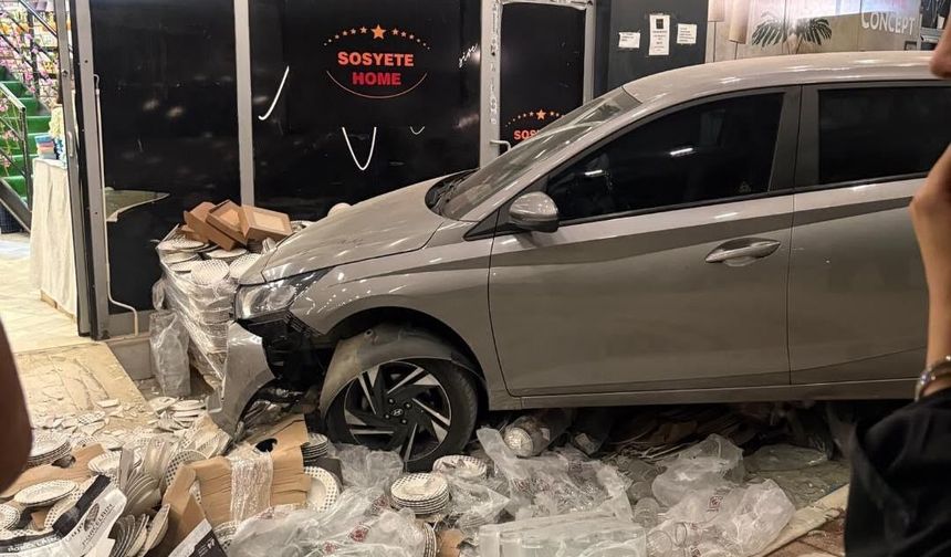 Biri Yetmedi, İkincisi De Aynı Mağazaya Girdi!