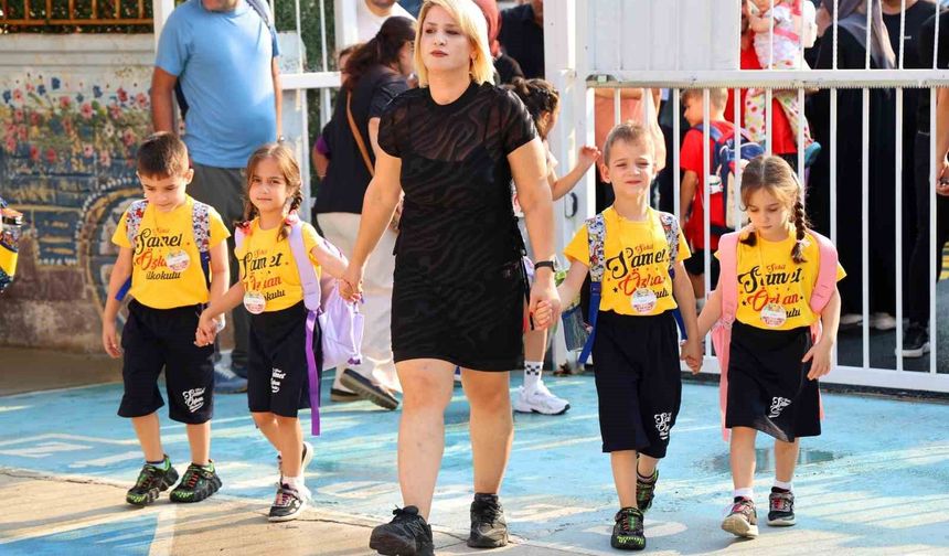 Dördüzlerin Okul Heyecanı Adana’yı Gülümsetti!