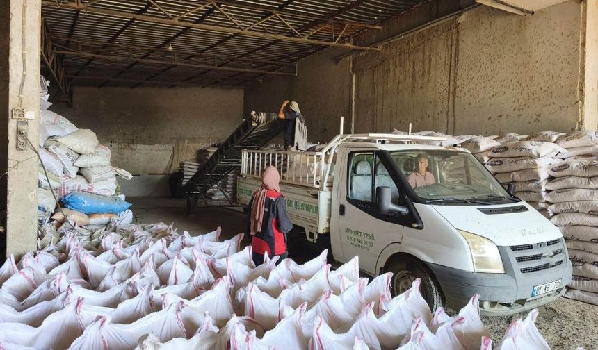 Kozan’da Yangınzedelerin Yüzünü Güldüren Yardım: Tonlarca Yem Dağıtıldı