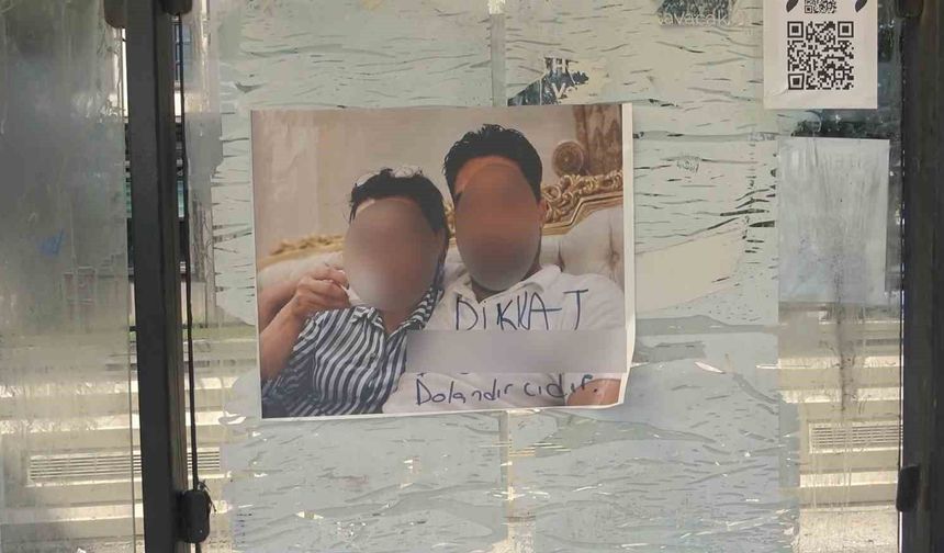 Adana’da Otobüs Durağında Görenleri Şaşırtan Fotoğraf!