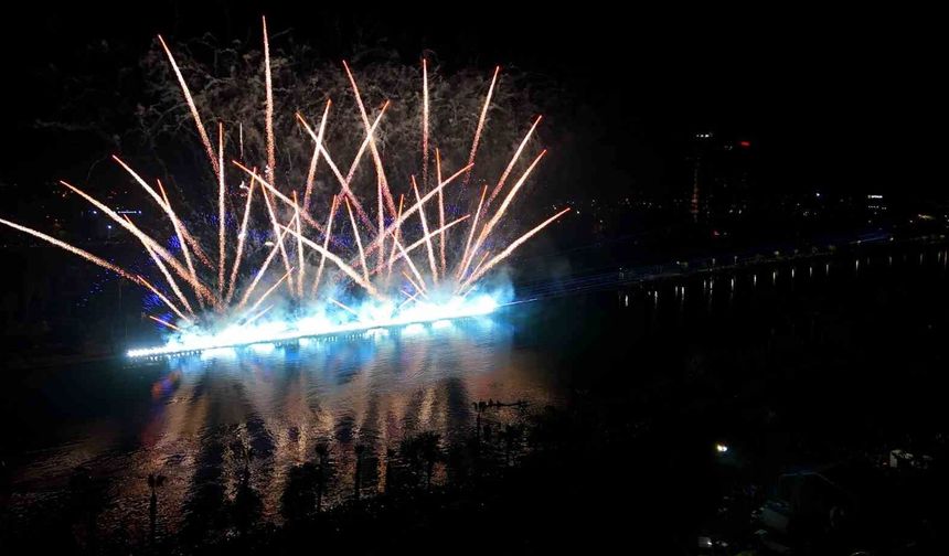 Adana Lezzet Festivali’nde Geceye Damga Vuran Gösteri