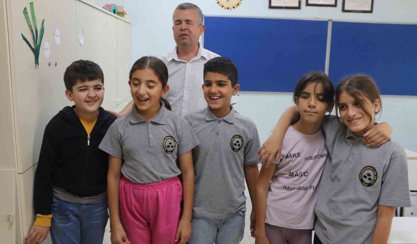 Kendisi Görme Engelli, Öğrencilerine Işık Oluyor!