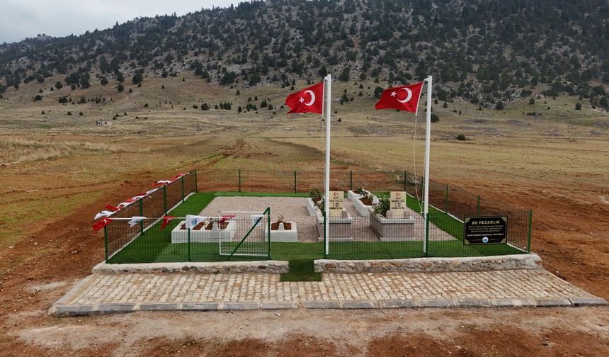 Adana’da İki Şehit Kardeşin Asırlık Mezarları Şehitliğe Dönüştürüldü