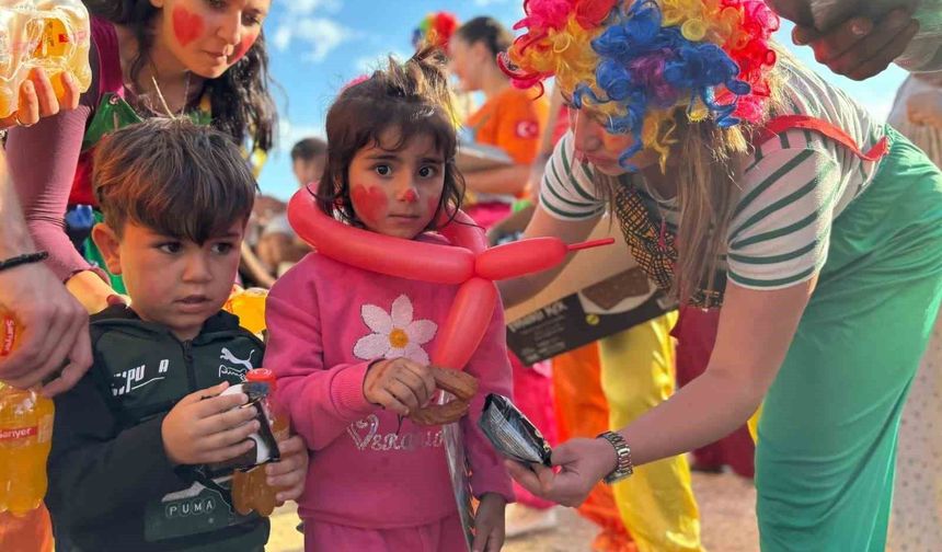 Adana’da Mevsimlik İşçi Çocuklarının Yüzünü Güldüren Etkinlik