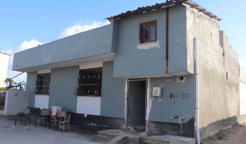 Gece Yarısı Evlerinin Kapısına Patlayıcı Attılar!