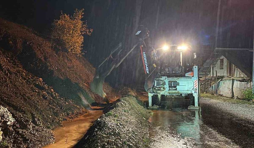 Adana'da Sağanak Sonrası Korkutan Manzara!