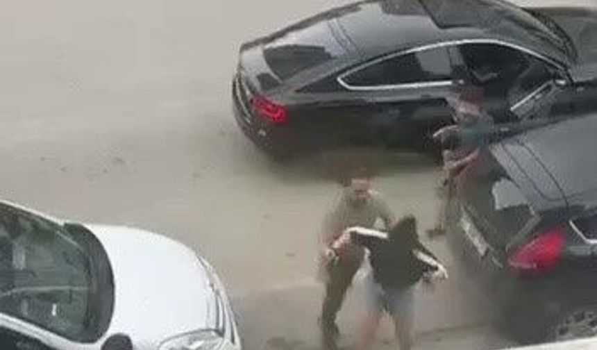 Adana’da Sokak Ortasında Kadına Şiddet!