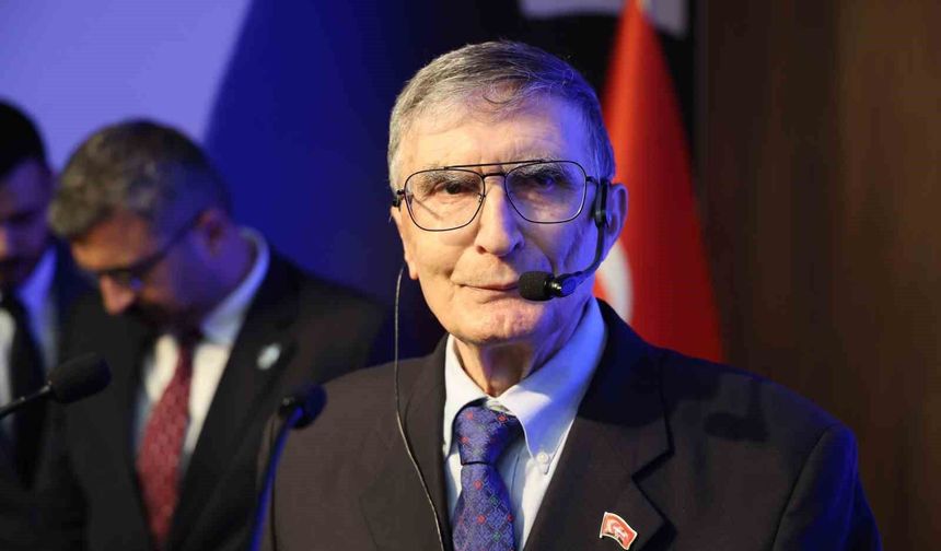 Aziz Sancar Adana’da Açıkladı: 70 Yıldır Çözülemeyen Bilimsel Sorunu Ekibiyle Çözdü
