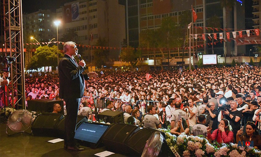 Adana'da Cumhuriyet Coşkusu Alanlara Sığmadı!