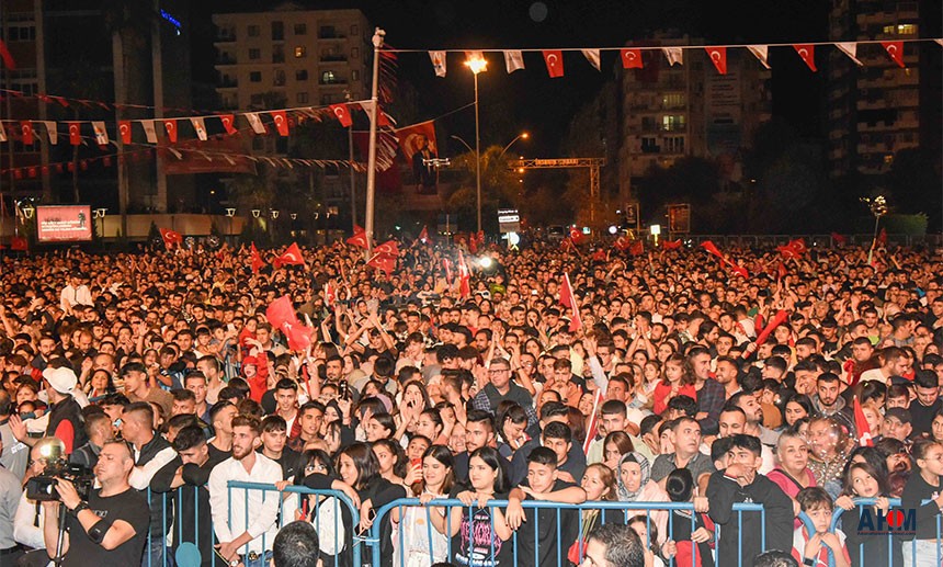 Adana'da Cumhuriyet Coşkusu Alanlara Sığmadı!