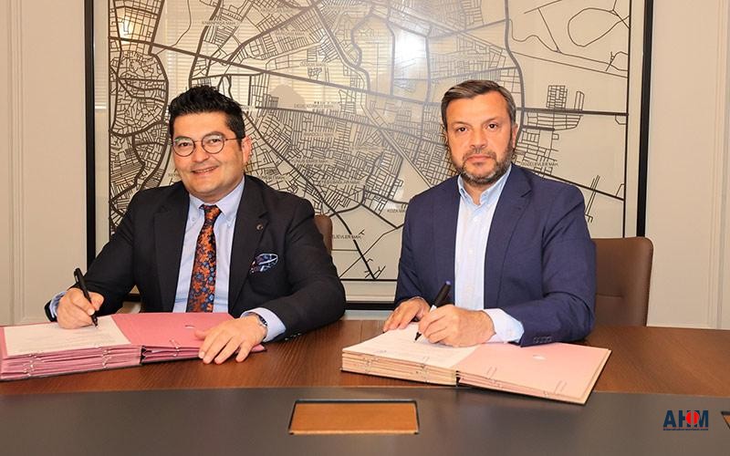 Yüreğir'e Bu Kez "Millet Kütüphanesi" İçin İmza 