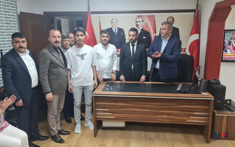 Futbolcu Tekin İncebaldır İYİ Partiden İstifa Ederek MHP'ye Geçti!