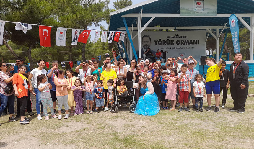 Sarıçam Belediye Başkanı Bilal Uludağ, 250 özel gereksinimli çocuk ve aileleri ile piknikte buluştu.