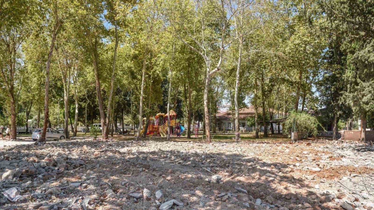 Varsak’a millet kıraathaneli meydan