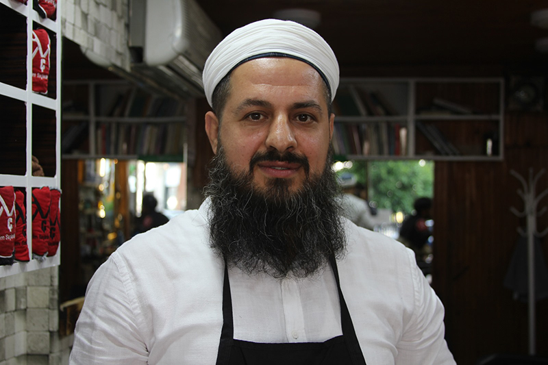 Adana’da 25 Yıllık Berber Çırak Bulamıyor Yakında Robotlar Berber Olacak1