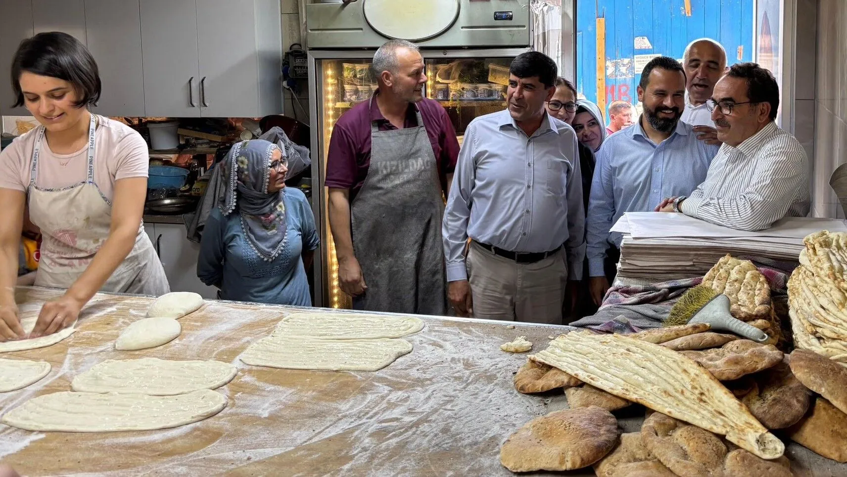 Ak Partili Dogru Karaisalida Esnaf Ve Vatandaslarla Bulustu 2