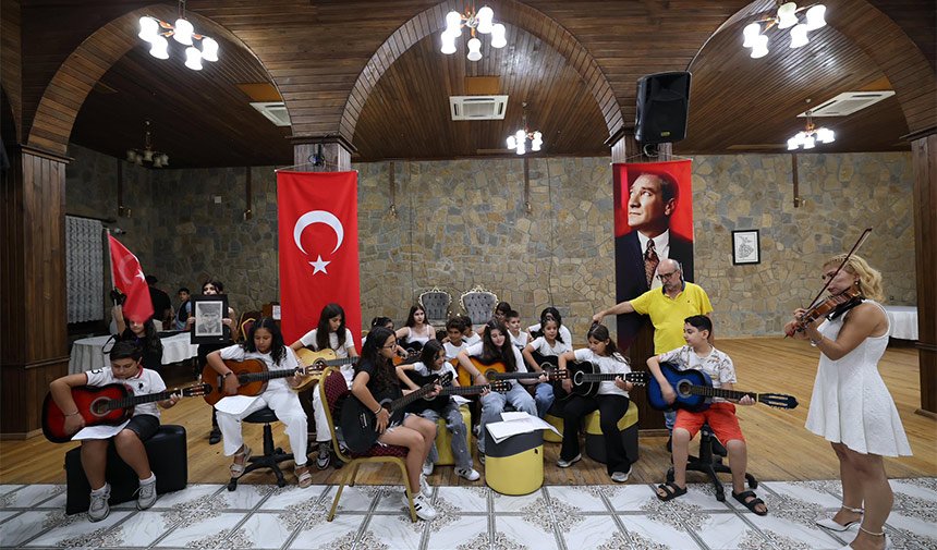 Yuregir Cocuklarin Gosterisi