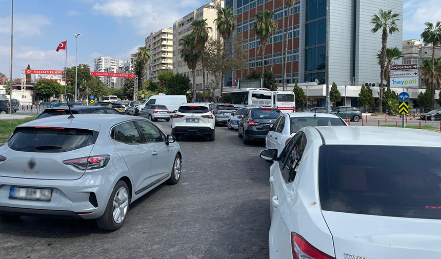 Bir Ayda 5 Bin Araç Daha Adana Sokaklarında Trafik Krizi Kapıda!Kapak