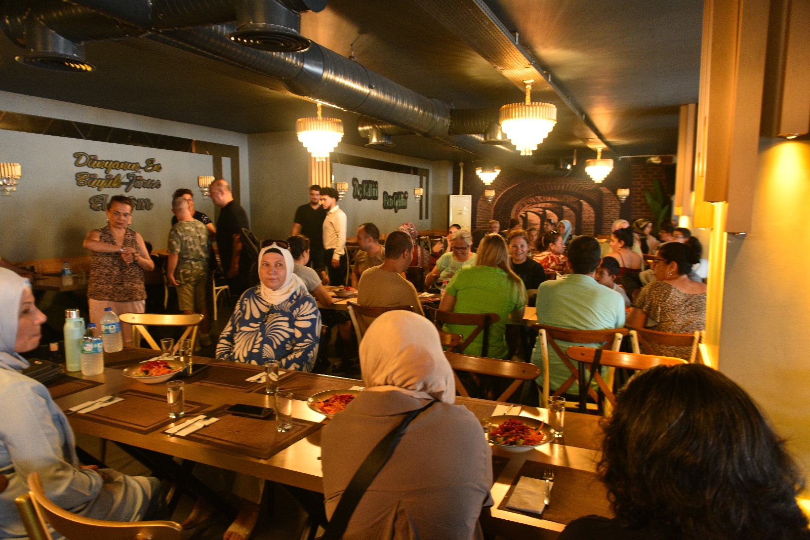 Türkiye’ye Örnek Olan Yaz Kampı Projesinde Aileler Yemekte Buluştu1