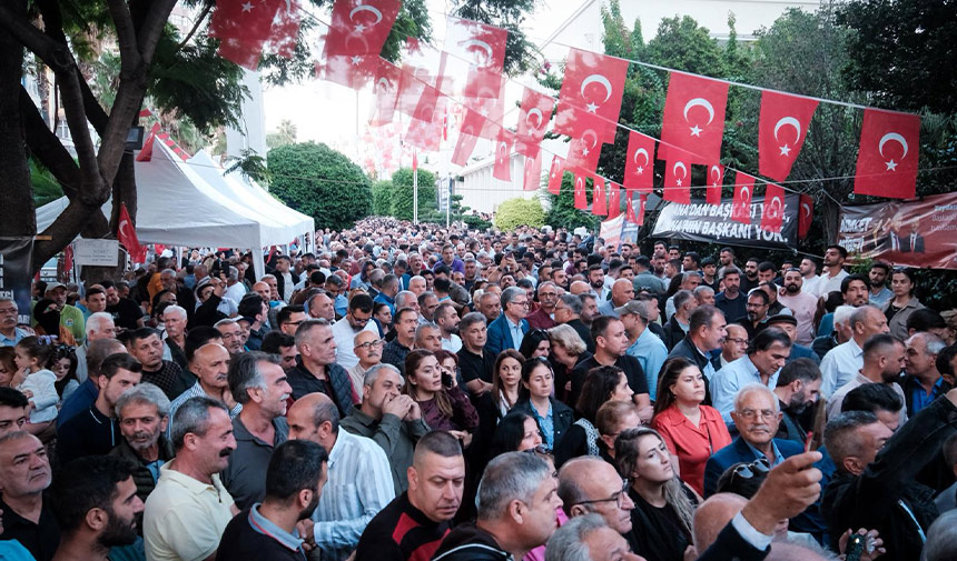 100. Gun Halk Toplandi